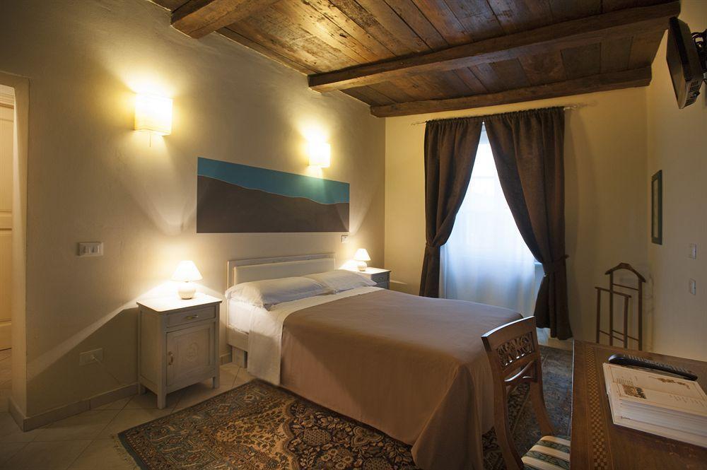 Hotel Il Campanile Cherasco Esterno foto