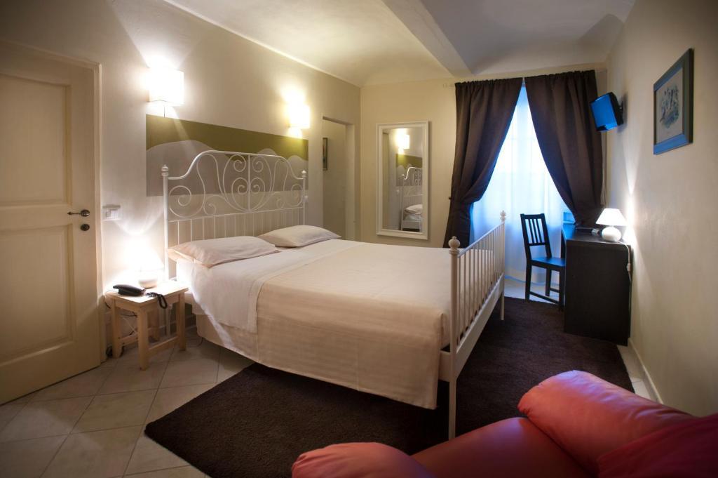 Hotel Il Campanile Cherasco Camera foto