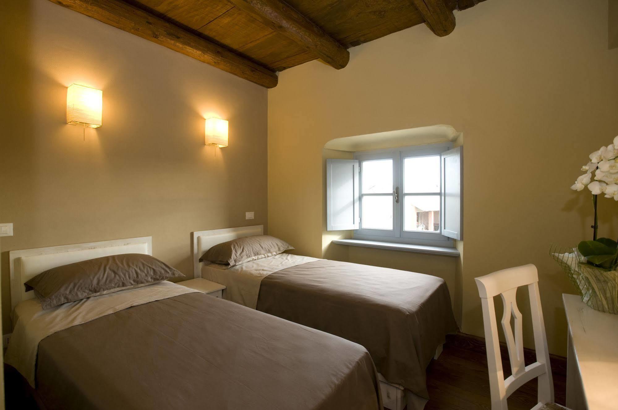 Hotel Il Campanile Cherasco Esterno foto