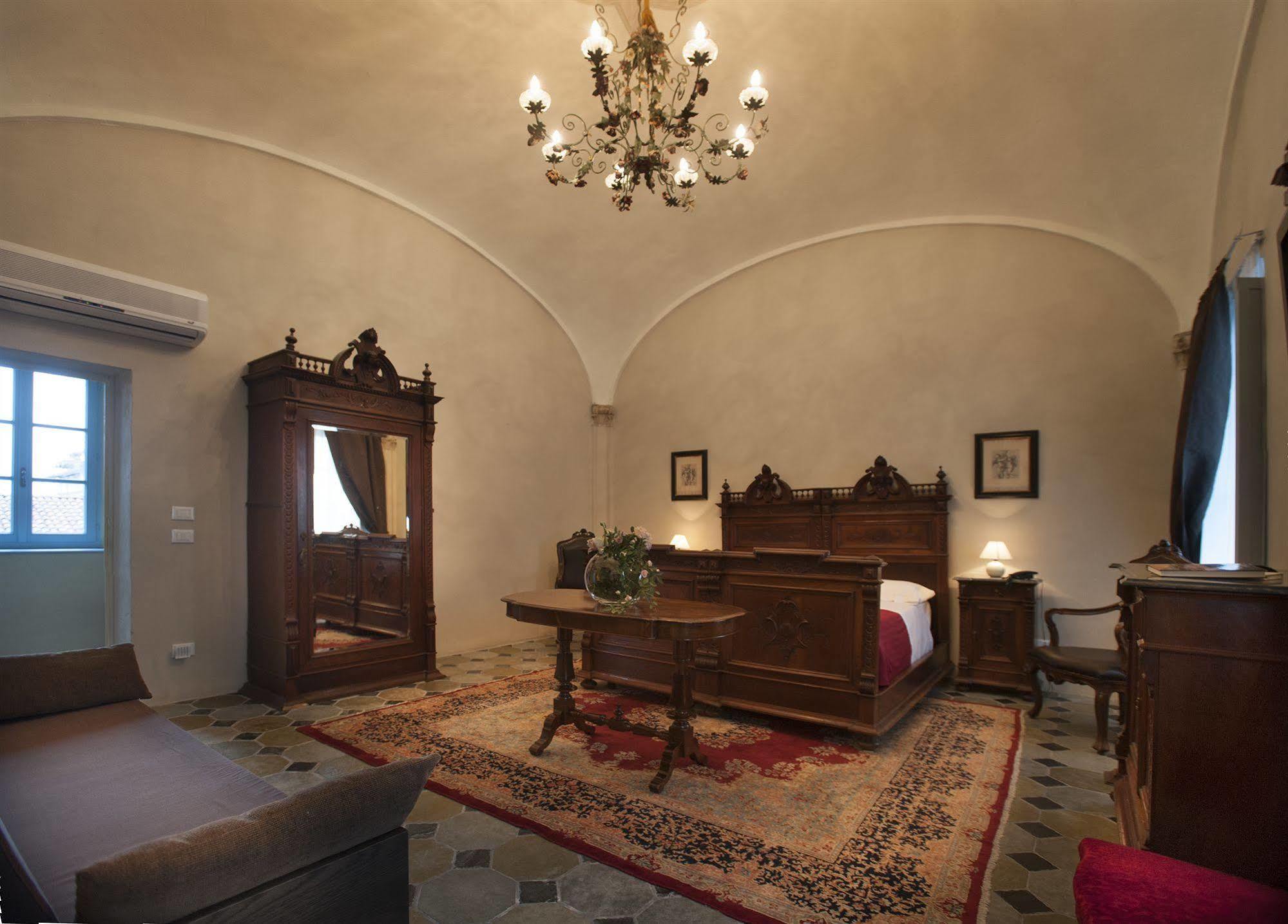 Hotel Il Campanile Cherasco Esterno foto