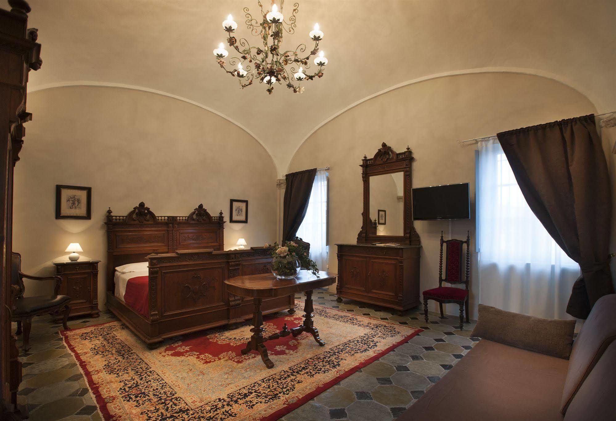 Hotel Il Campanile Cherasco Esterno foto