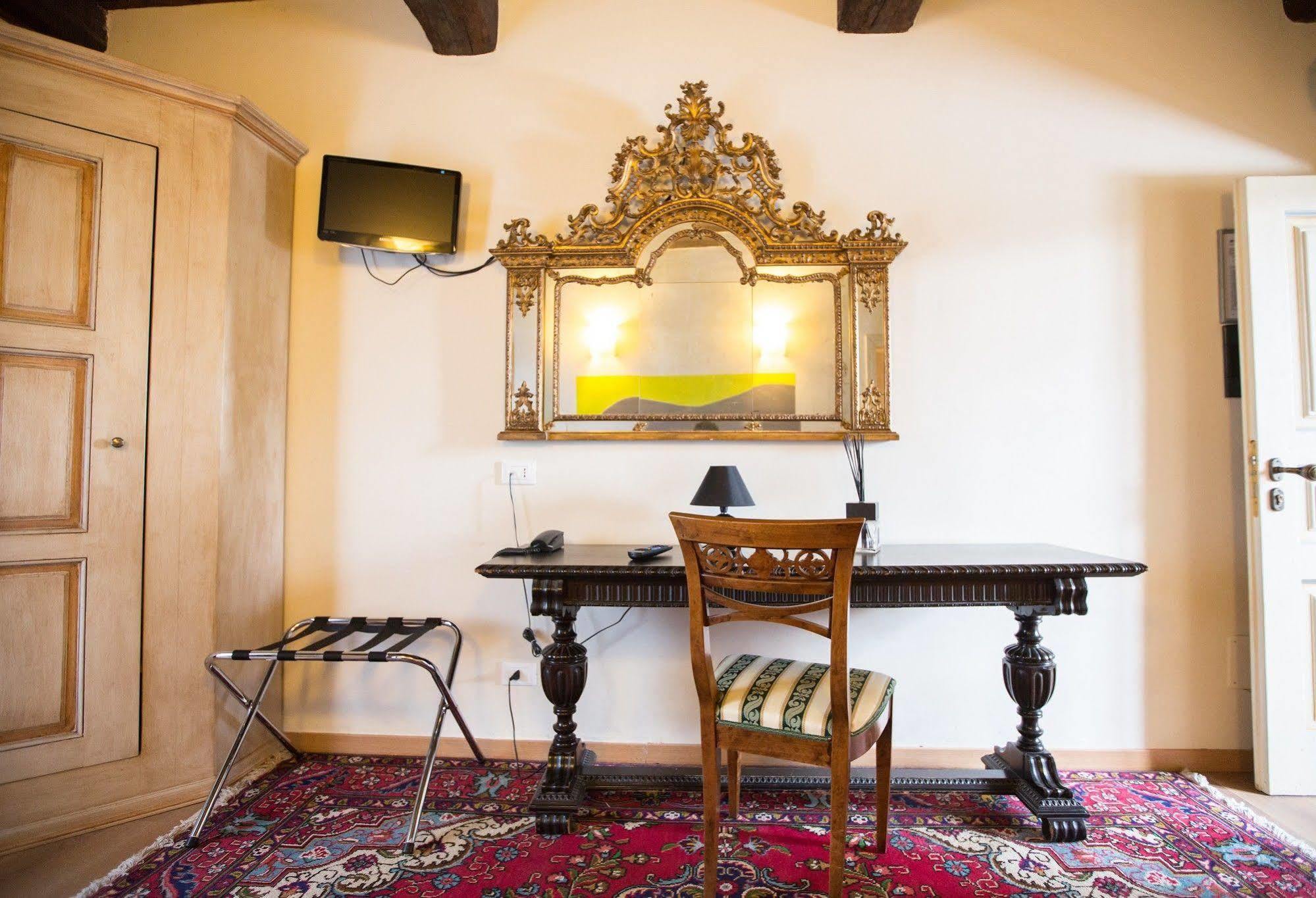 Hotel Il Campanile Cherasco Esterno foto